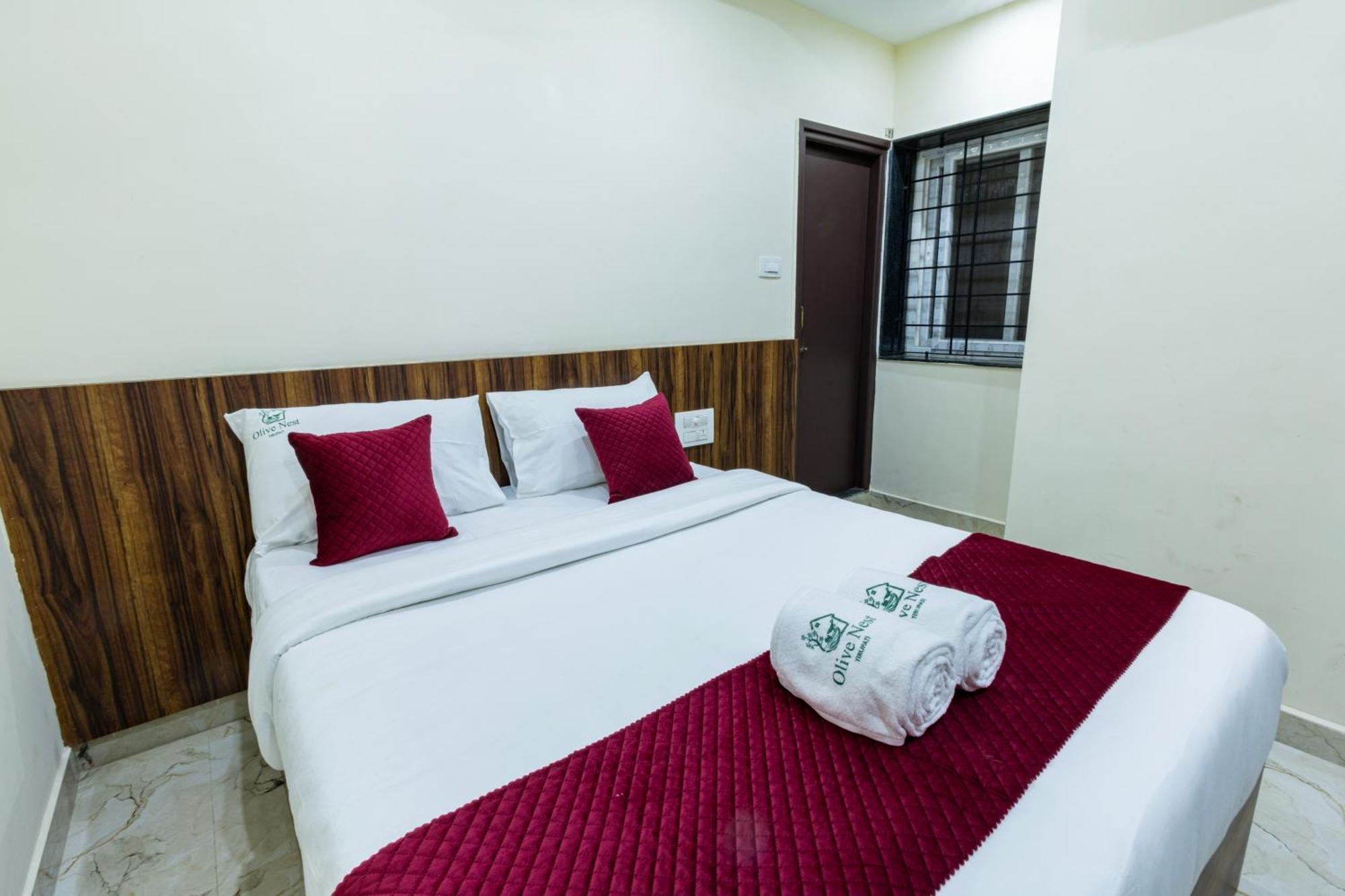 מלון Olive Nest- Tirupati Bus Stand- 300 Meters, Railway Station- 400 Meters מראה חיצוני תמונה